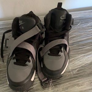 Air raids black and grey original